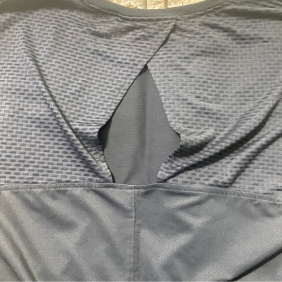 Asics Gray Mesh Cut Out Back Running Athletic Top - Picture 4 of 6
